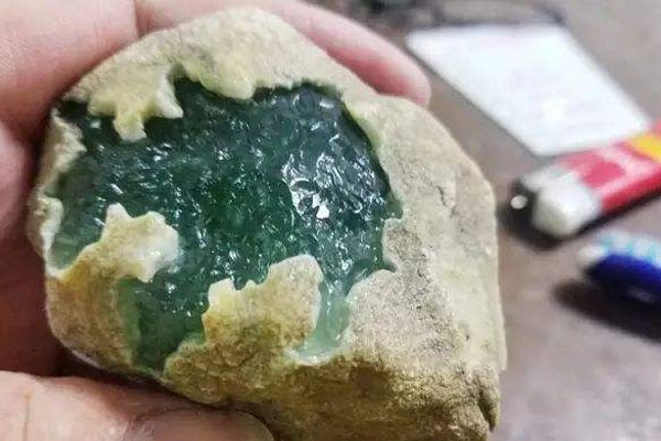 南齐翡翠原石价格表 南齐翡翠原石的特点