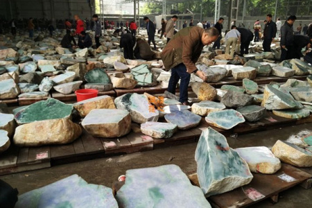 玉溪翡翠原石市场哪里有 什么是翡翠原石