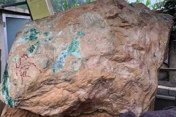 翡翠原石是从哪里挖出来的？翡翠原石产地都有哪些地方？