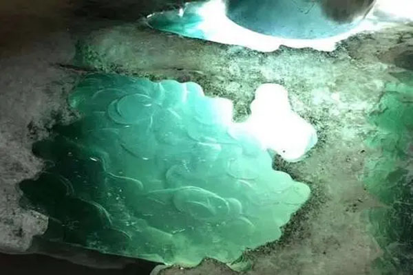 老油青翡翠原石哪里有 油青翡翠原石的价格多少