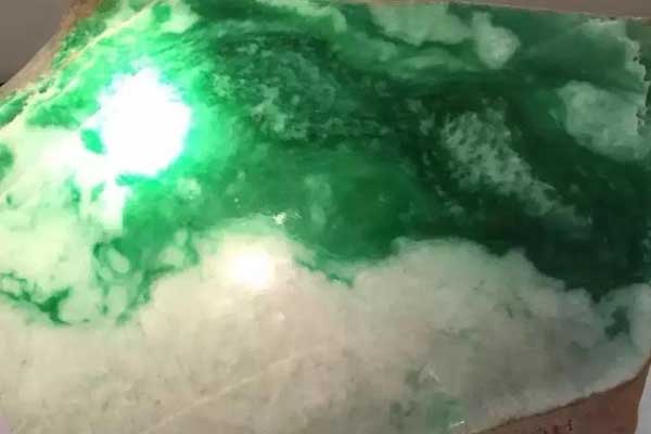 巨大翡翠原石价格 巨大翡翠原石多少钱