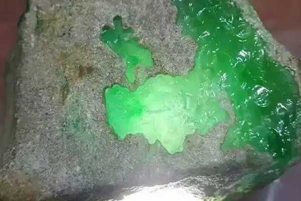 翡翠原石常见的10大做假方法 翡翠原石十大造假方法