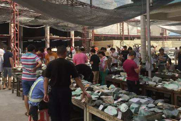 哪里玩翡翠原石的人最多 翡翠原石要怎么玩