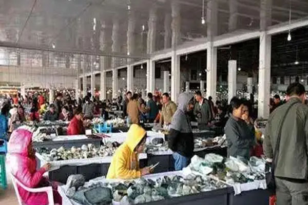 巴中哪里可买翡翠原石 翡翠原石市场一般在哪里有呢？