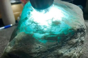 翡翠原石干青价格 干青翡翠值钱吗