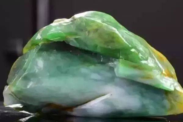 怎样存放翡翠原石比较好 翡翠原石如何才能存放的更好？