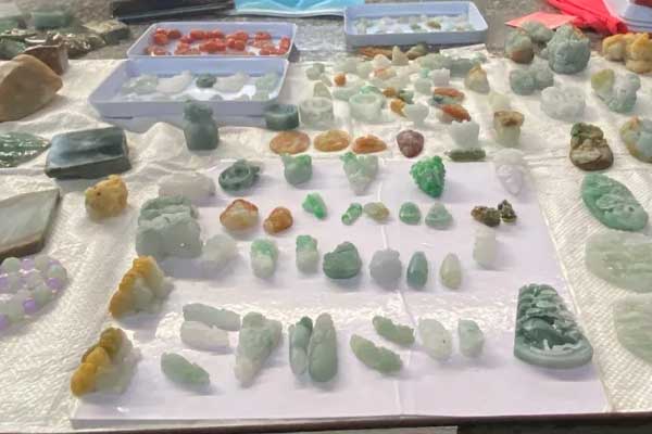 请问哪有买翡翠原石的 出售翡翠原石去哪