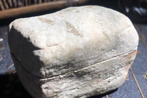 翡翠玩哪种原石好 哪种的翡翠原石品质好？