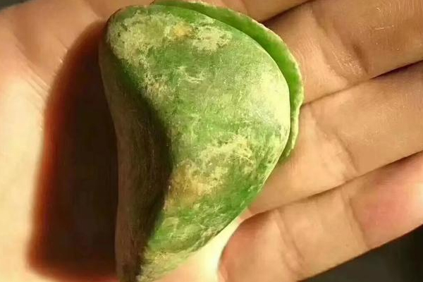 翡翠原石珠子怎么画 翡翠原石珠子怎么加工