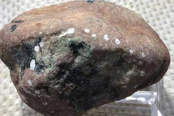 缅甸的翡翠原石在哪里 缅甸翡翠原石在哪可以买到