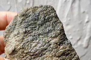 翡翠原石保存用蜡封住怎么样 翡翠原石如何保存保养