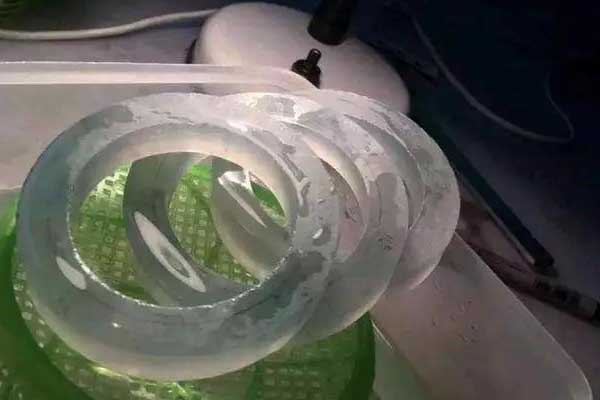 翡翠原石价格 翡翠原石的价格多少钱？