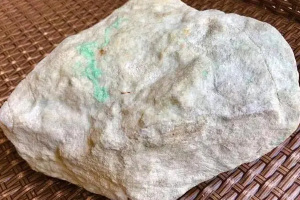 脱沙皮翡翠原石特点 什么是脱沙皮翡翠原石
