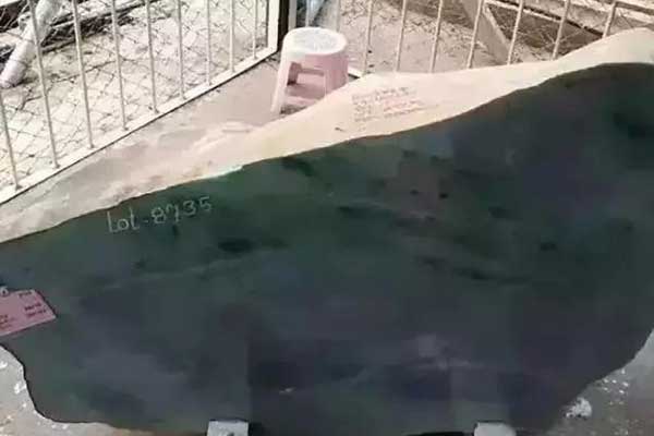 缅甸墨绿翡翠原石价格 墨绿翡翠原石多少钱一斤