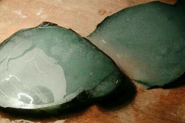 南齐原石翡翠特点 南齐出产的翡翠原石怎么样
