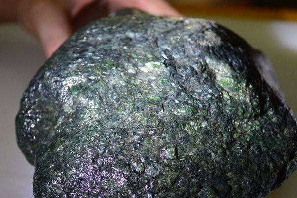 翡翠原石豆粒大松花特点 翡翠原石的松花有哪些