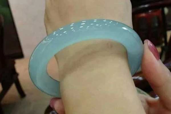 翡翠原石加工成品有哪些 翡翠原石可以加工成什么饰品