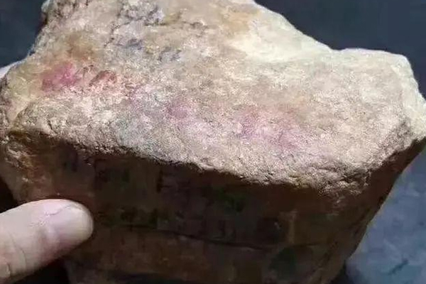 木那翡翠原石价格多少 木那翡翠原石有啥特点