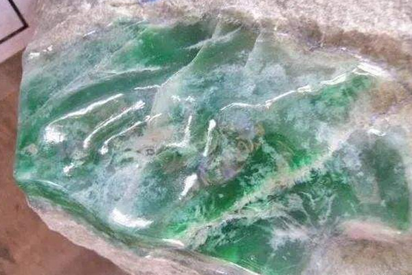 翡翠原石怎么样弄成成品 翡翠原石弄成成品的步骤