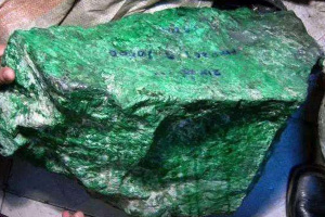 怎样检出大翡翠原石体积密度 翡翠原石检测密度方法