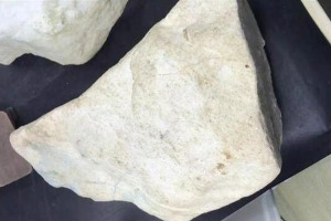 翡翠原石正偏场口如何区分 正场口和偏场口的区别