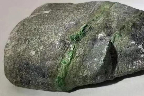 翡翠原石在哪里产生的 翡翠原石有几个产生地