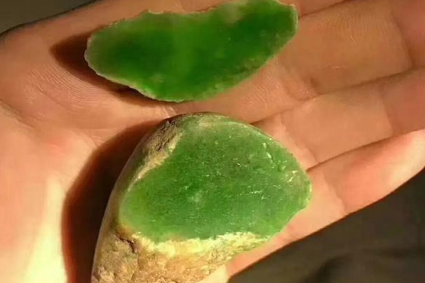 翡翠原石珠子价格多少 翡翠原石珠子如何挑选