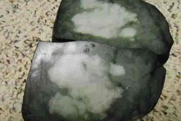 水沫共生翡翠原石价格 水沫共生翡翠原石价值