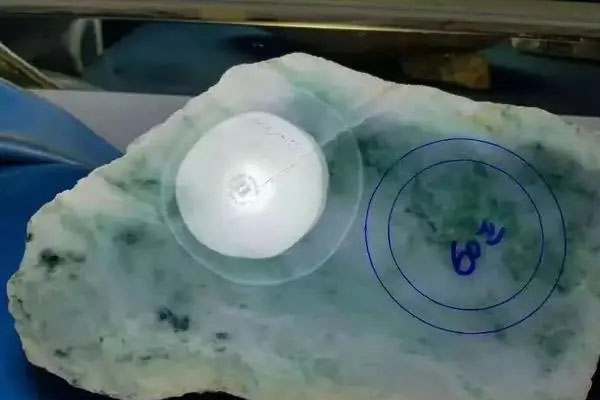 翡翠原石主要出产自哪些矿区 翡翠原石有哪些矿区