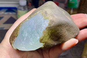 怎样用砂纸打磨翡翠原石 翡翠原石在家怎么打磨？