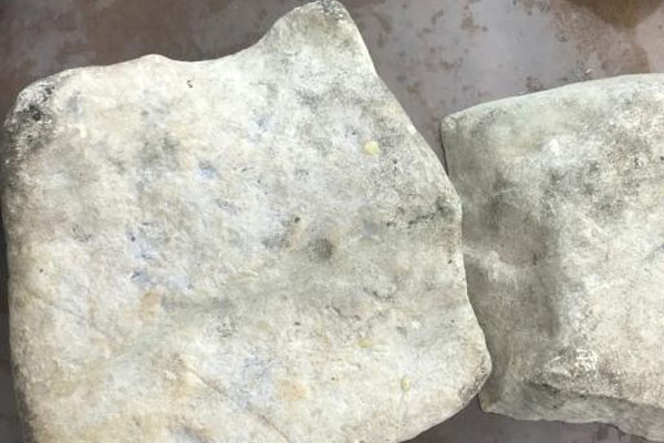 翡翠莫西沙沙皮原石皮壳特点 莫西沙场口有几种皮壳