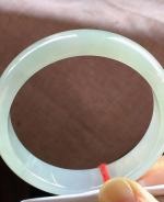 56.2圈老种翡翠手镯，种老水足，打灯有纹，不扣不影响，尺寸：56.2*13.6*7mm，福利，不议[玫瑰    