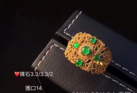 ✨翡翠美的要独树一帜...冰辣绿霸气女戒 重金打造 美不胜收佩戴这样美的戒指 心情真的很好超值特惠不议