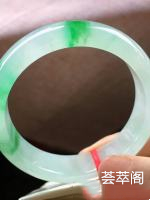 老种飘阳绿翡翠手镯，种老起光，打灯有纹，不扣不影响，尺寸：54.8*14.5*8mm，结缘价
