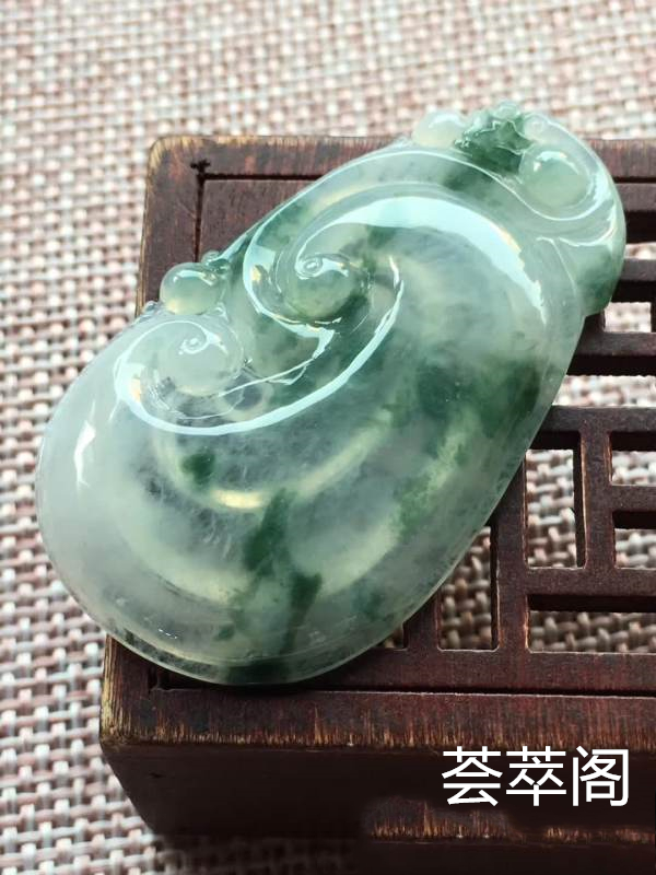 o冰种飘兰花如意 尺寸46.6/27.5/4.5,冰透 釉洁 起光 完美，特惠