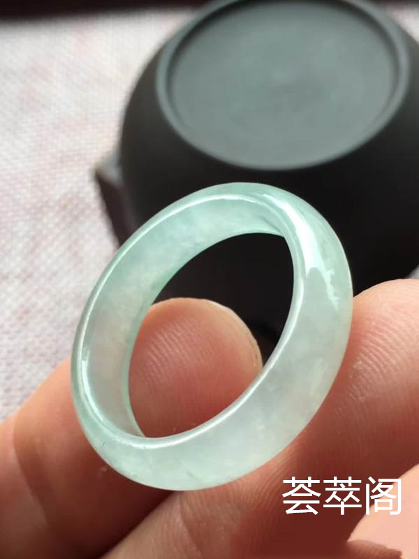 O冰种指环 尺寸20.4/6.1/3.1,冰透 釉洁 起光 完美，特惠