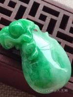 细糯辣绿钱袋，代代有钱，完美，雕工精湛，玉质细腻，种水一流，饱满，色辣，尺寸36/21/11.8，福利杀超值不议
