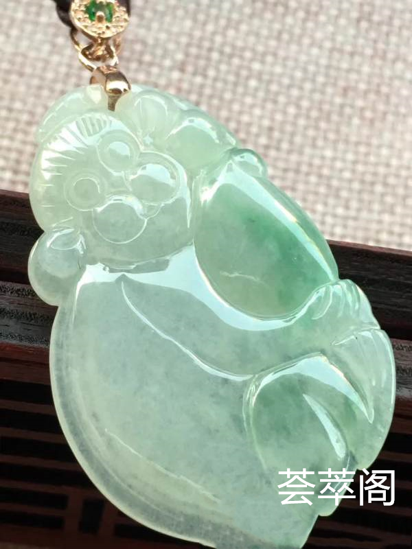 哦糯冰飘绿灵猴献瑞，完美，雕工精湛，玉质细腻，种水一流，饱满，尺寸39.8/26.2/4.2，福利杀超值