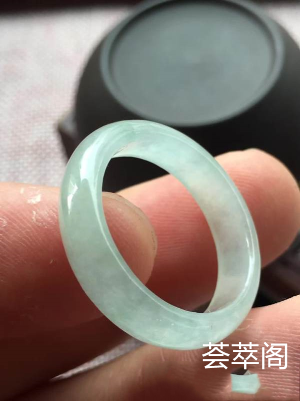 O冰种指环 尺寸20.4/6.1/3.1,冰透 釉洁 起光 完美，特惠