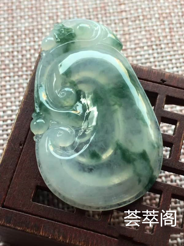 o冰种飘兰花如意 尺寸46.6/27.5/4.5,冰透 釉洁 起光 完美，特惠