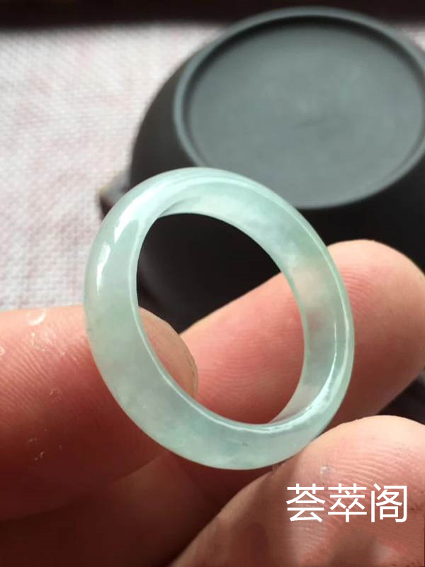 O冰种指环 尺寸20.4/6.1/3.1,冰透 釉洁 起光 完美，特惠