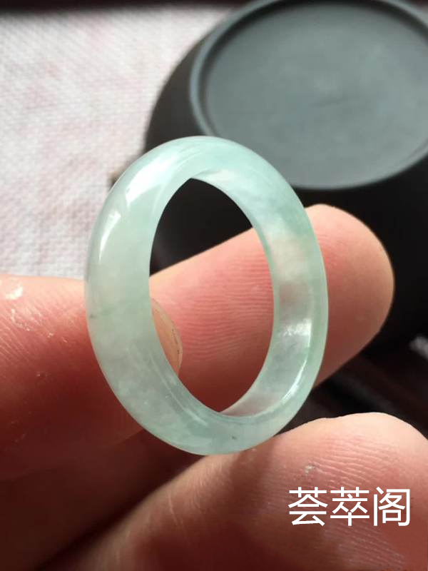 O冰种指环 尺寸20.4/6.1/3.1,冰透 釉洁 起光 完美，特惠