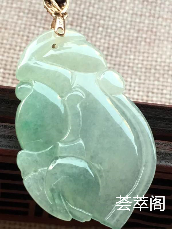 哦糯冰飘绿灵猴献瑞，完美，雕工精湛，玉质细腻，种水一流，饱满，尺寸39.8/26.2/4.2，福利杀超值