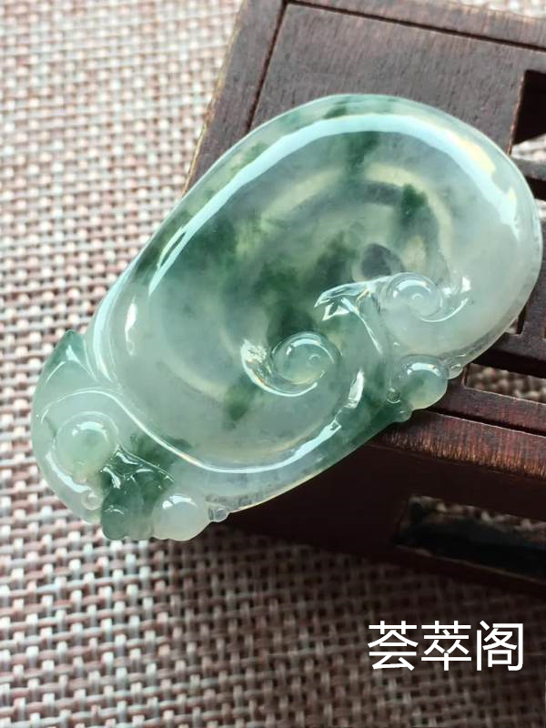 o冰种飘兰花如意 尺寸46.6/27.5/4.5,冰透 釉洁 起光 完美，特惠
