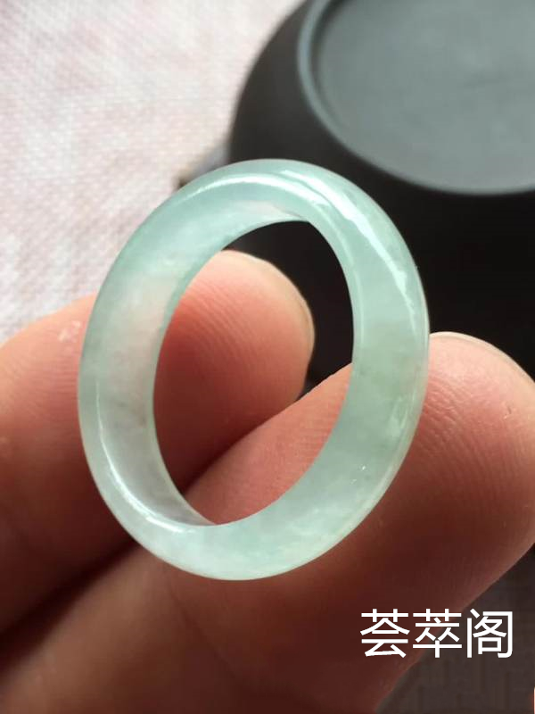 O冰种指环 尺寸20.4/6.1/3.1,冰透 釉洁 起光 完美，特惠