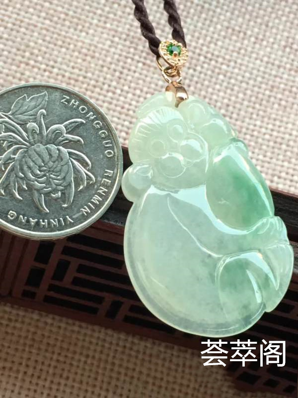 哦糯冰飘绿灵猴献瑞，完美，雕工精湛，玉质细腻，种水一流，饱满，尺寸39.8/26.2/4.2，福利杀超值不议