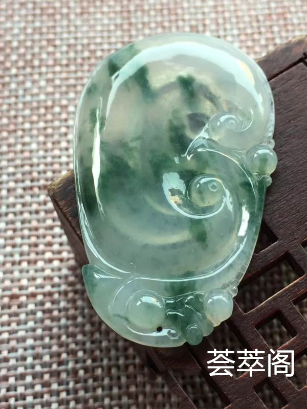 o冰种飘兰花如意 尺寸46.6/27.5/4.5,冰透 釉洁 起光 完美，特惠