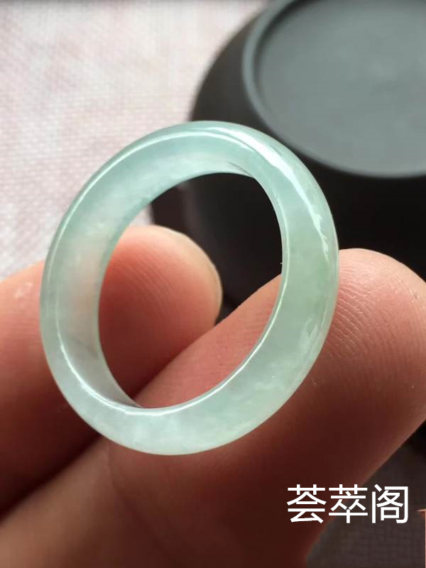O冰种指环 尺寸20.4/6.1/3.1,冰透 釉洁 起光 完美，特惠