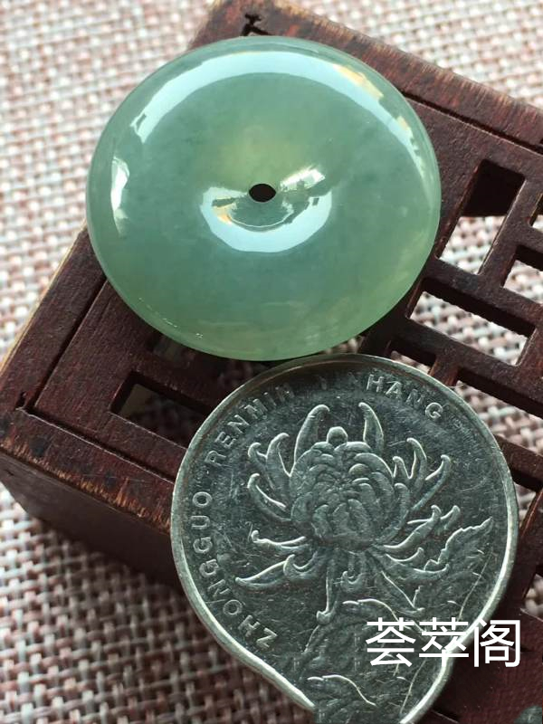 o冰晴底平安扣 尺寸27.1/6.5,冰润 釉洁 起胶 完美，特惠
