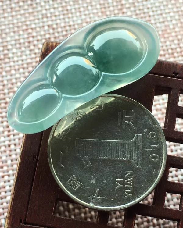 o冰种飘兰花福豆 尺寸38.2/16.6/6.1，冰润 釉洁 起胶 完美，特惠